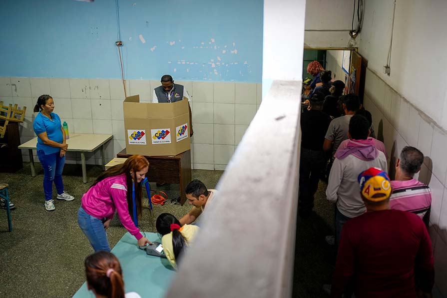 Voting line in Caracas.
