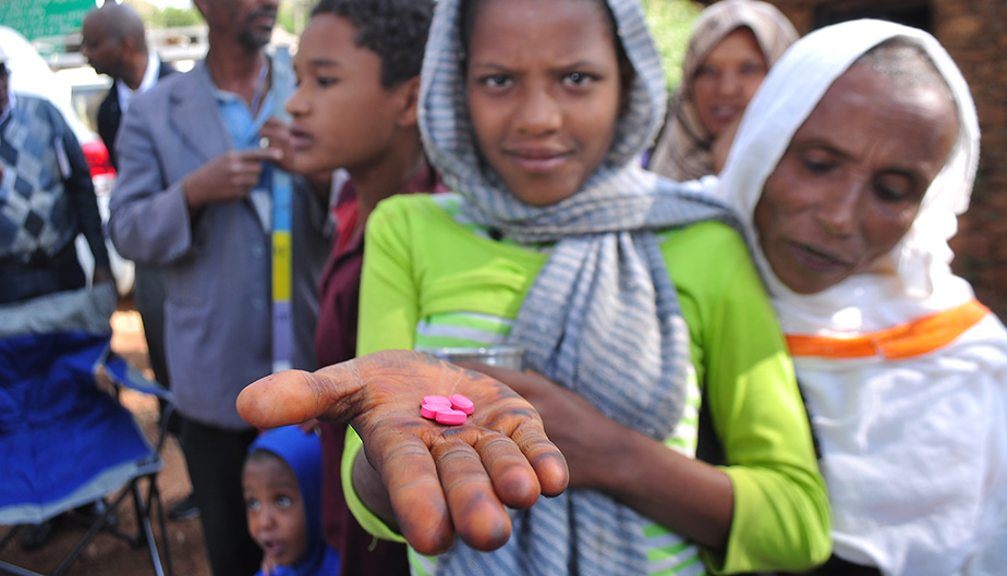 The Trachoma Control Program works with ministries of health in five African countries to eliminate blinding trachoma, the world's leading cause of preventable blindness. (Photo: The Carter Center)